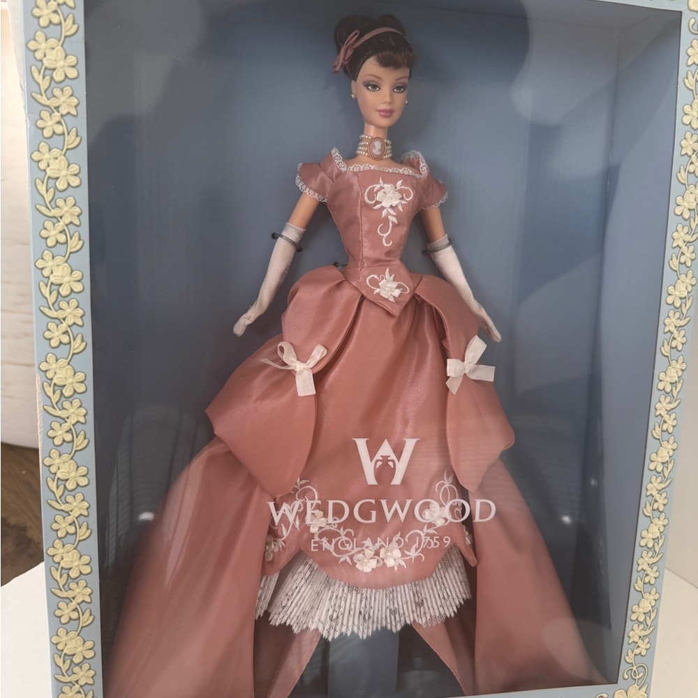 2000 new limited edition Wedgewood England 1759 Barbie - Picture 9 of 9